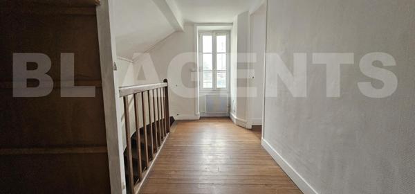 Maison indépendante 75 m² / 2 chambres / Extérieur clos 45 m² + Parcelle 50 m² / Centre MOUROUX tout