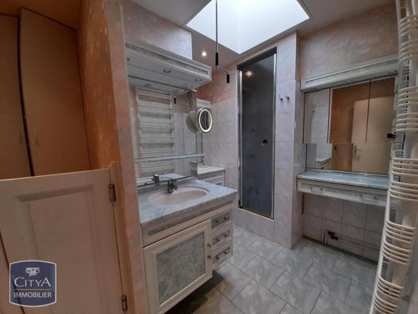 Appartement à louer 6 pièces 163.19m²