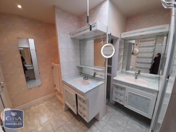 Appartement à louer 6 pièces 163.19m²