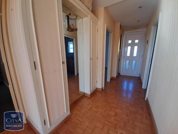 Appartement à louer 6 pièces 163.19m²