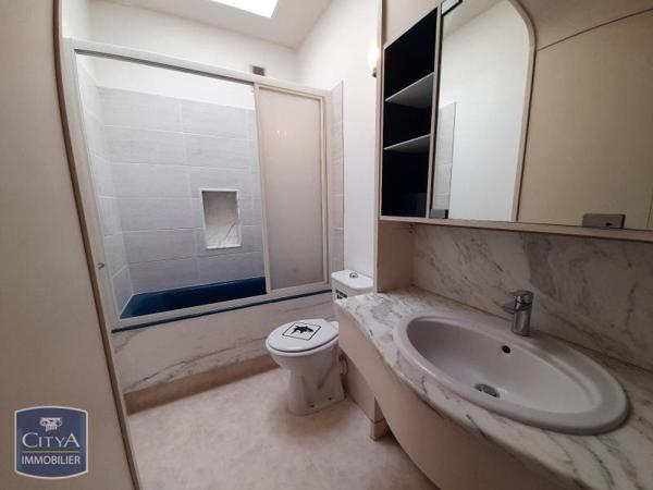 Appartement à louer 6 pièces 163.19m²