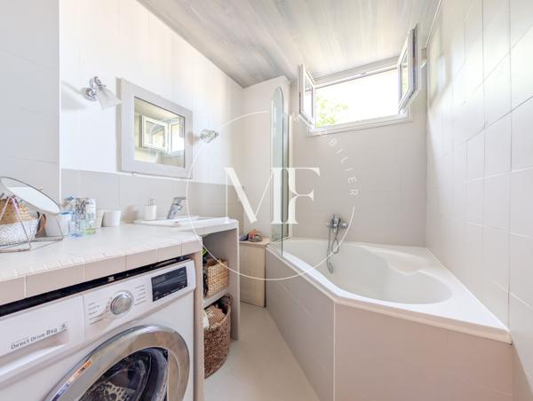 Appartement
         4 pièces
        - 84 m² 499 000 € *