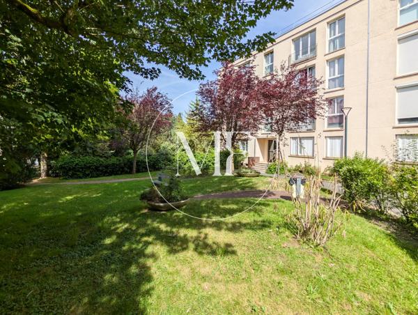 Appartement
         4 pièces
        - 84 m² 499 000 € *