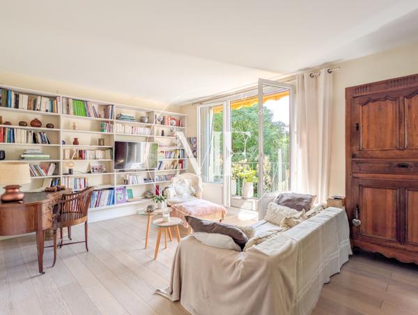Appartement
         4 pièces
        - 84 m² 499 000 € *