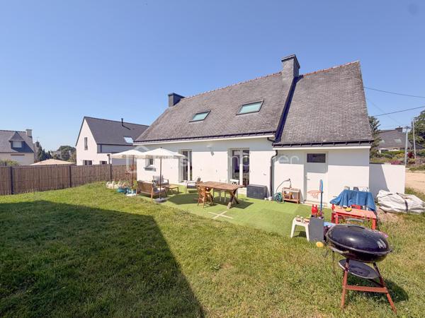 Mériadec – En exclusivité chez BSK Immobilier

Découvrez cette agréable maison des années 70 entièrement rénovée, offrant environ 125 m² habitables sur une parcelle de 490 m².

Au rez-de-chaussée, vous profiterez d’une entrée, d’une belle pièce de vie lumineuse d’environ 40 m² avec cuisine aménagée et équipée, de deux chambres, d’une salle d’eau ainsi que d’un WC indépendant.

À l’étage, une mezzanine faisant office de salle de jeux ou espace détente dessert deux chambres supplémentaires, une salle d’eau et un WC.

Un garage attenant avec porte motorisée complète ce bien.

Les atouts :
Emplacement recherché
4 chambres
Maison rénovée 
Vous posez vos valises !

Une maison idéale pour accueillir votre famille dans un environnement agréable.