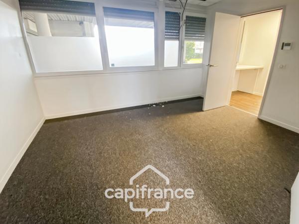 LOCAUX COMMERCIAUX / BUREAUX