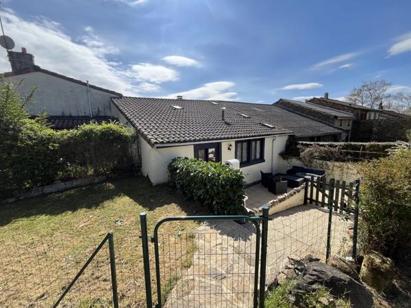 Maison de campagne rénovée avec 4 chambres, grange et terrain