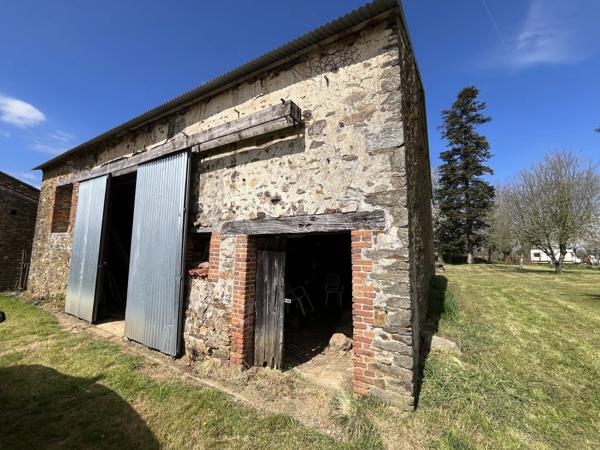 Maison de campagne rénovée avec 4 chambres, grange et terrain