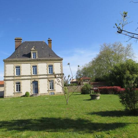 Elégante maison XIX d'une petite cité de caractère