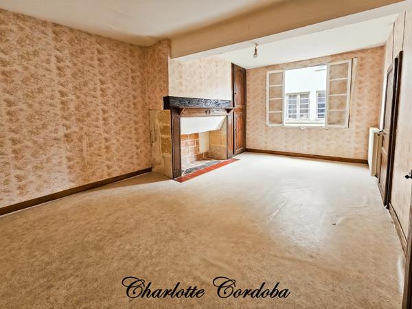 NÉRAC CENTRE : MAISON DE VILLE À RÉNOVER de 105 m² HABITABLES + 65 m² DE COMBLES AMÉNAGEABLES