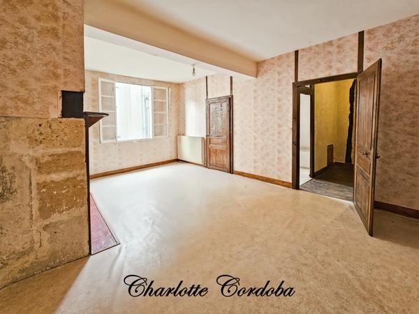 NÉRAC CENTRE : MAISON DE VILLE À RÉNOVER de 105 m² HABITABLES + 65 m² DE COMBLES AMÉNAGEABLES