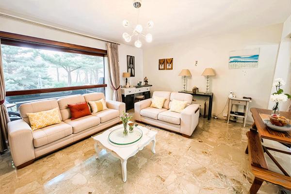 Appartement T4 de 97,5M2 avec terrasse et parking dans résidence de caractère