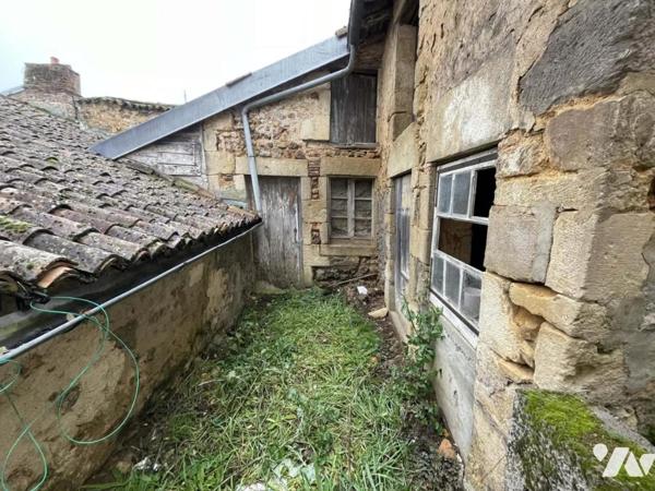 MAISON DE BOURG 112 M² AVEC DEPENDANCES