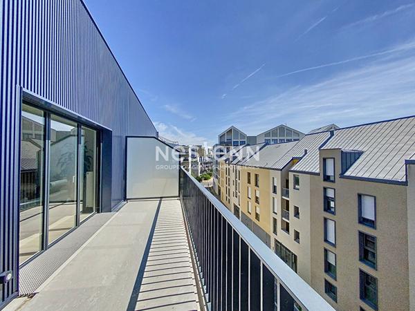 A vendre - Appartement T4 en duplex de près de 97 m² avec terrasse, stationnement et ascenseur dans résidence récente (2022) "Angers Gare"