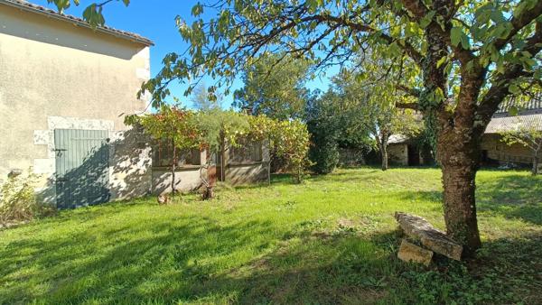 MAISON EN PIERRE À RÉNOVER CISSÉ