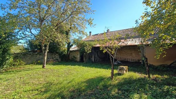 MAISON EN PIERRE À RÉNOVER CISSÉ