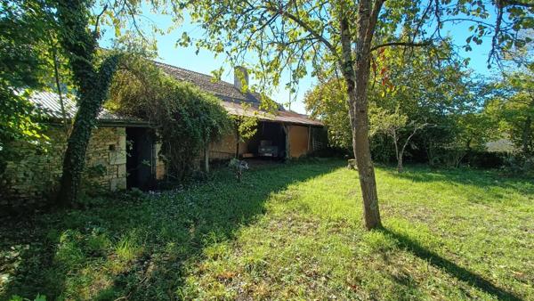 MAISON EN PIERRE À RÉNOVER CISSÉ