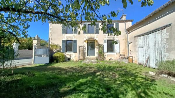 MAISON EN PIERRE À RÉNOVER CISSÉ