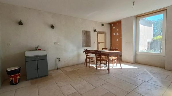 MAISON EN PIERRE À RÉNOVER CISSÉ