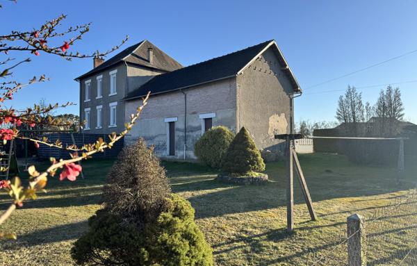 Maison des années 30   150 m2 habitables   Rénovée avec goût   Grand terrain de 3 500 m2