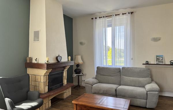 Maison des années 30   150 m2 habitables   Rénovée avec goût   Grand terrain de 3 500 m2