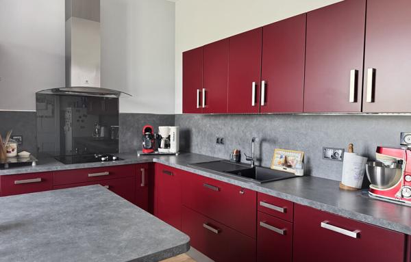 Maison des années 30   150 m2 habitables   Rénovée avec goût   Grand terrain de 3 500 m2