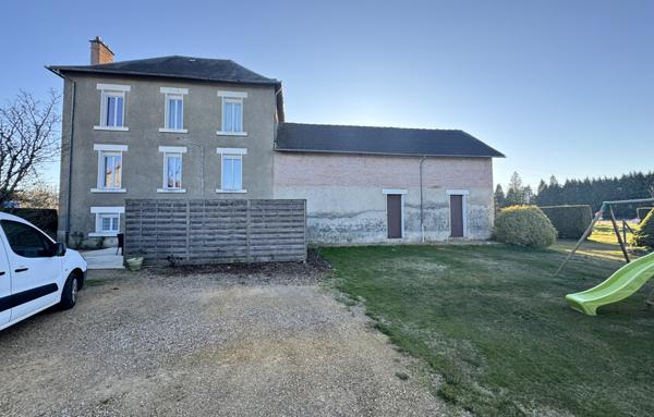 Maison des années 30   150 m2 habitables   Rénovée avec goût   Grand terrain de 3 500 m2