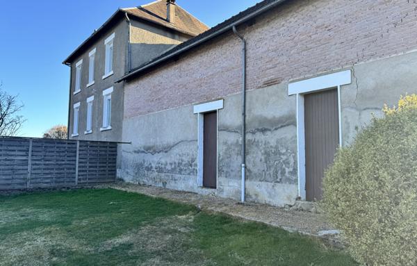 Maison des années 30   150 m2 habitables   Rénovée avec goût   Grand terrain de 3 500 m2