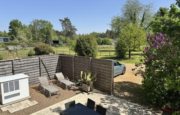 Maison des années 30   150 m2 habitables   Rénovée avec goût   Grand terrain de 3 500 m2