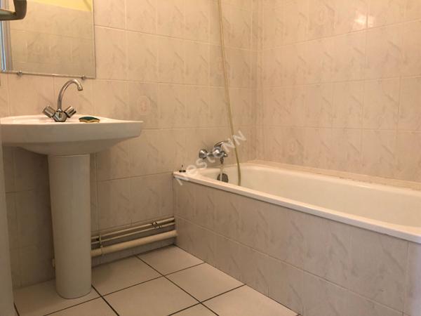 Exclusivité à Saintes : Appartement T1 avec ASCENSEUR, balcon, parking, cave et piscine