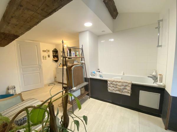 Appartement 5 pièces de 176 m² et parking privatif