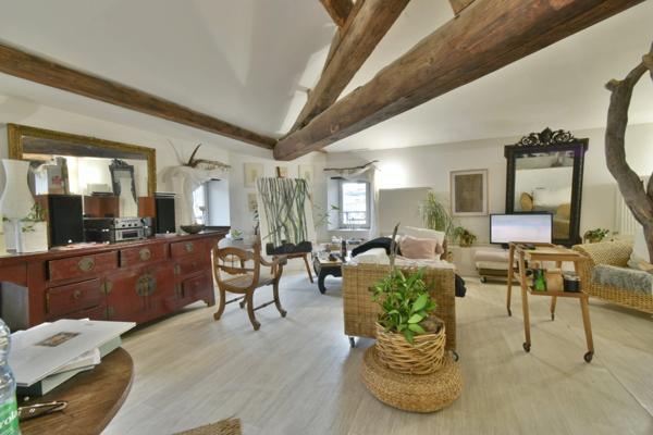 Appartement 5 pièces de 176 m² et parking privatif