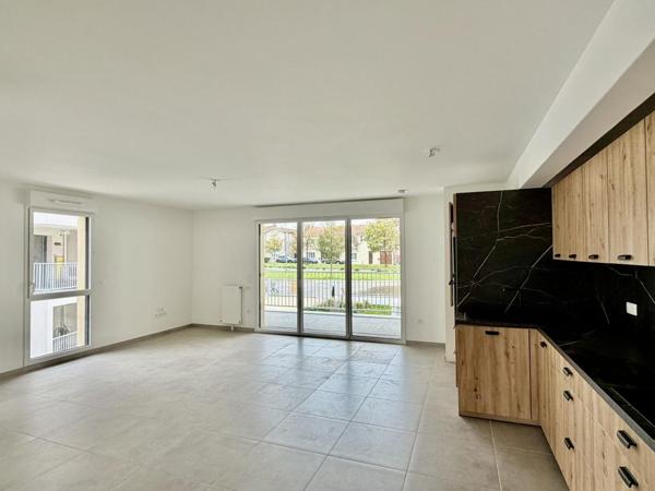 Grand T3 neuf idéalement placé