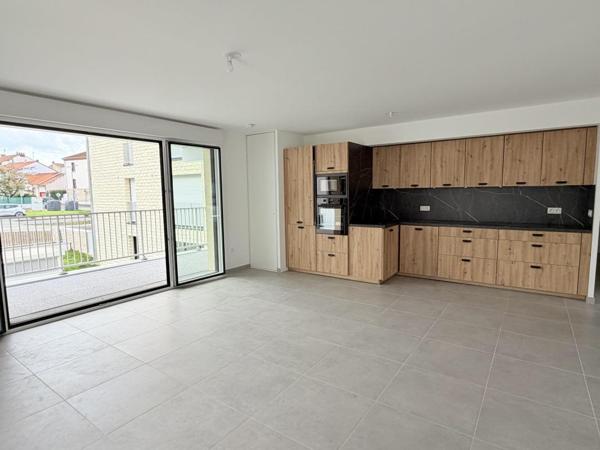 Grand T3 neuf idéalement placé