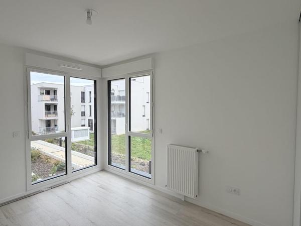 Grand T3 neuf idéalement placé