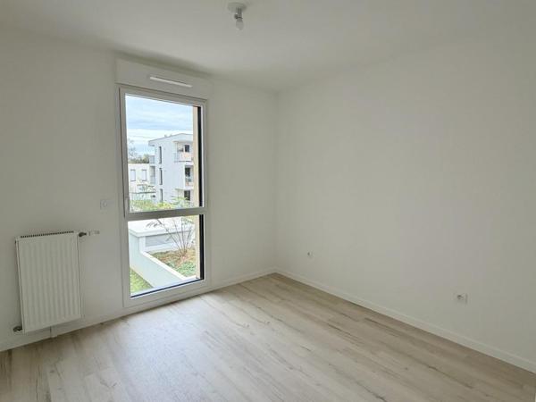 Grand T3 neuf idéalement placé