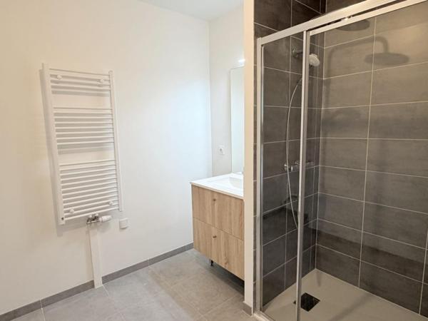 Grand T3 neuf idéalement placé