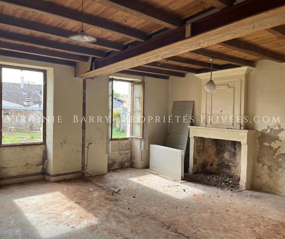 BELLE MAISON CHARENTAISE AVEC GARAGE ET JARDIN