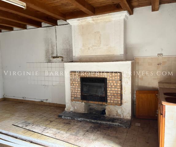 BELLE MAISON CHARENTAISE AVEC GARAGE ET JARDIN