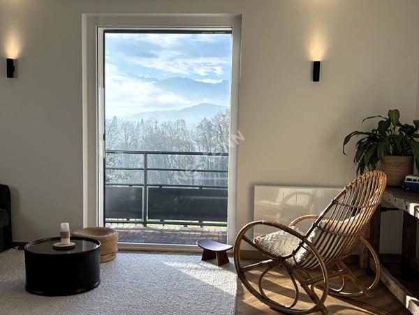 Sublime 3 pièces avec grande terrasse et dépendances dans un environnement dégagé et verdoyant