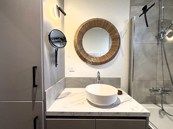 Sublime 3 pièces avec grande terrasse et dépendances dans un environnement dégagé et verdoyant