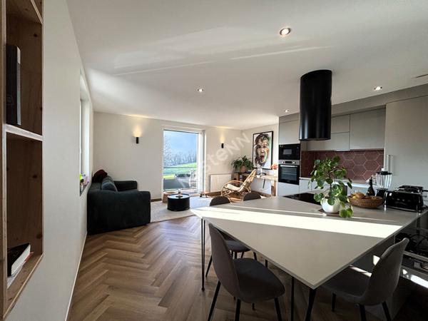 Sublime 3 pièces avec grande terrasse et dépendances dans un environnement dégagé et verdoyant