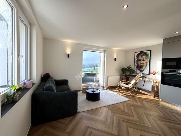 Sublime 3 pièces avec grande terrasse et dépendances dans un environnement dégagé et verdoyant