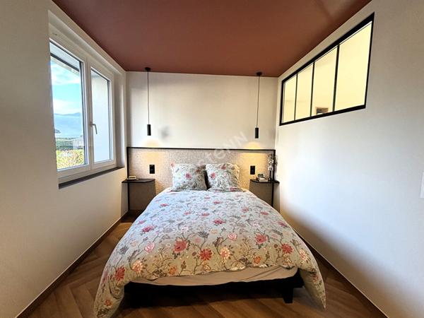 Sublime 3 pièces avec grande terrasse et dépendances dans un environnement dégagé et verdoyant