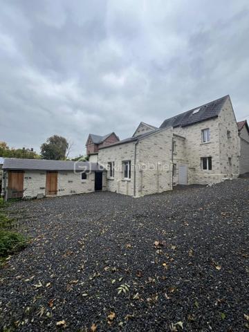 Maison de 125m² a La Fére 02800
Une entrée donnant sur une cuisine équipée de 20m² 
Une salle d'eau 
Un salon séjour de 30m².
Au 1 er étage:
Un palier(possibilité de faire une chambre enfant ou un bureau avec 2 chambres ainsi qu'une salle de bain et son toilette.
2 ème étage:
1 chambres de 14m².
Le tout sur un terrain de 418m².
Cave 
DPE C/
Chauffage électrique
Tout a l'égout.