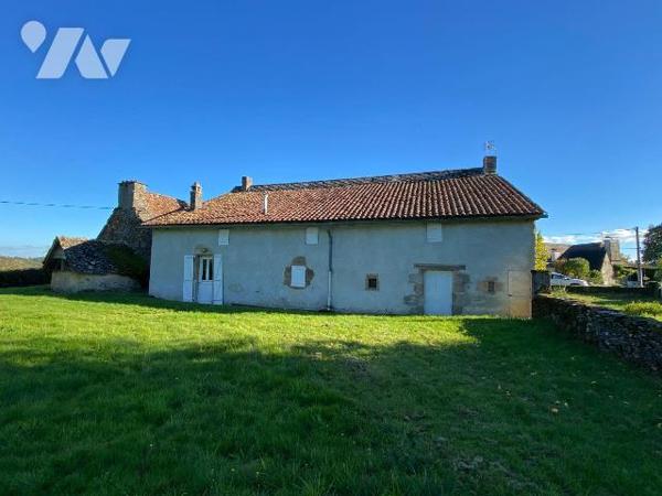 A ARNAC, proche du barrage d'Enchanet,

Enclos de 4025 m² de terrain comprenant :
- Une mais...