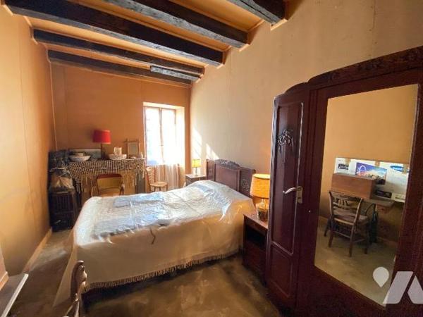 A ARNAC, proche du barrage d'Enchanet,

Enclos de 4025 m² de terrain comprenant :
- Une mais...