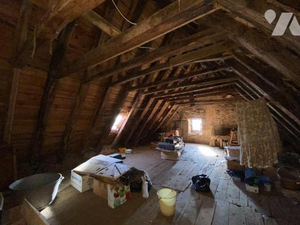 A ARNAC, proche du barrage d'Enchanet,

Enclos de 4025 m² de terrain comprenant :
- Une mais...