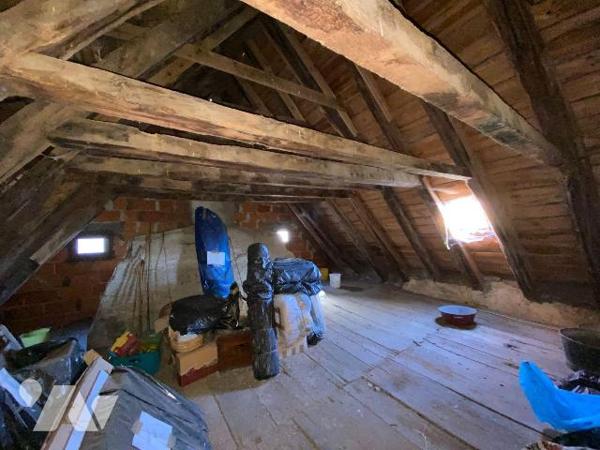 A ARNAC, proche du barrage d'Enchanet,

Enclos de 4025 m² de terrain comprenant :
- Une mais...