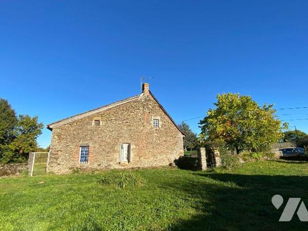 A ARNAC, proche du barrage d'Enchanet,

Enclos de 4025 m² de terrain comprenant :
- Une mais...